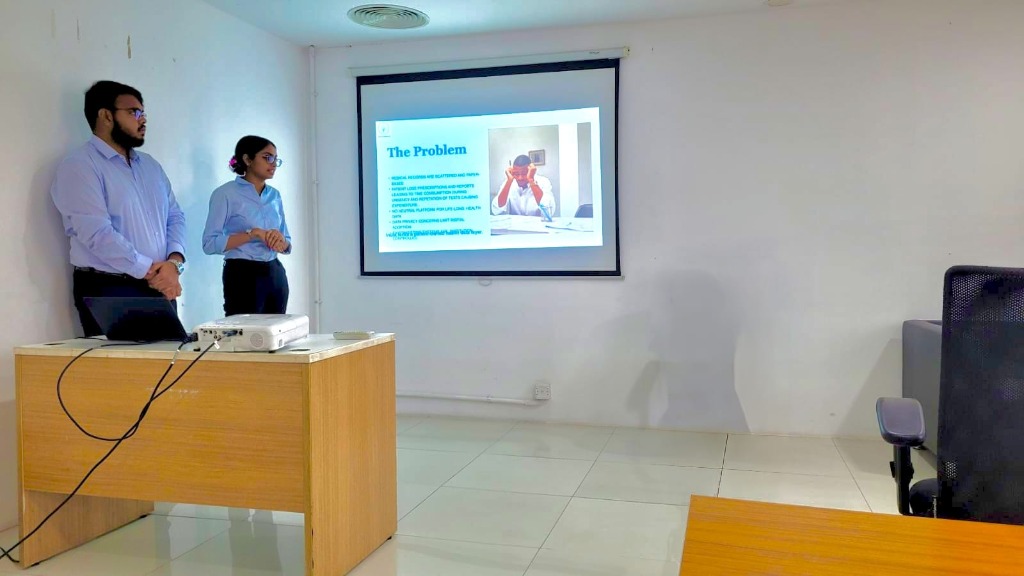 SehatSphere team presenting 'The Problem' during the incubation pitch at IMI Kolkata